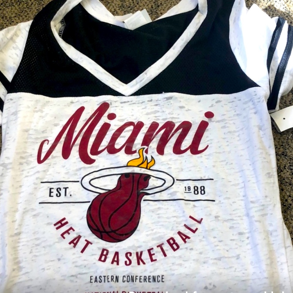 NBA Authentic Miami Heat V-Neck T-shirt New